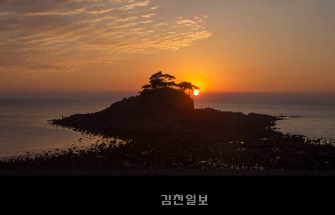 [오늘의 시] 나상기의 '솔섬의 석양(夕陽)'